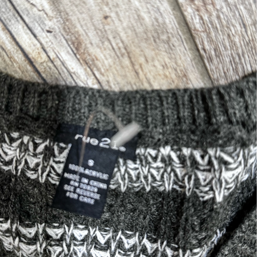Sweater - Picture 4 of 6